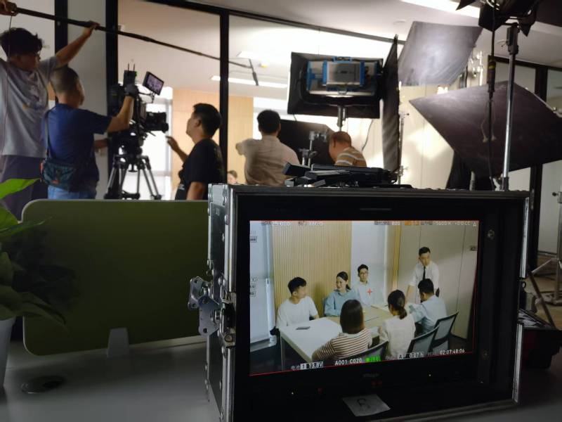 麻阳TVC拍摄公司：科技产品视觉化大师，诠释未来感与功能美学